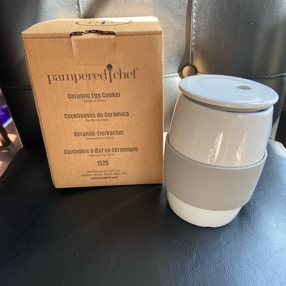 Pampered Chef Gray and White Minimalist Accents